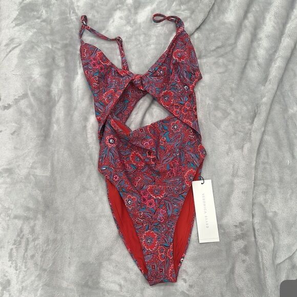 Veronica Beard
Aniston Swimsuit   - Picture 6 of 9